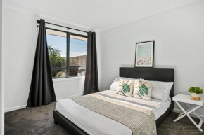 Hobart 4 bedroom Cosy Stayz, Adelaide